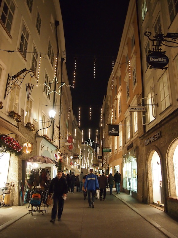 Ein Rundgang durch die Stadt Salzburg ist vor allem Ende November / Anfang Dezember ein wahrer Stimmungsheber- und wem's draußen zu kalt wird, der findet an jeder Ecke "eine gute Stube" (sowie natürlich, reichlich Bier!).