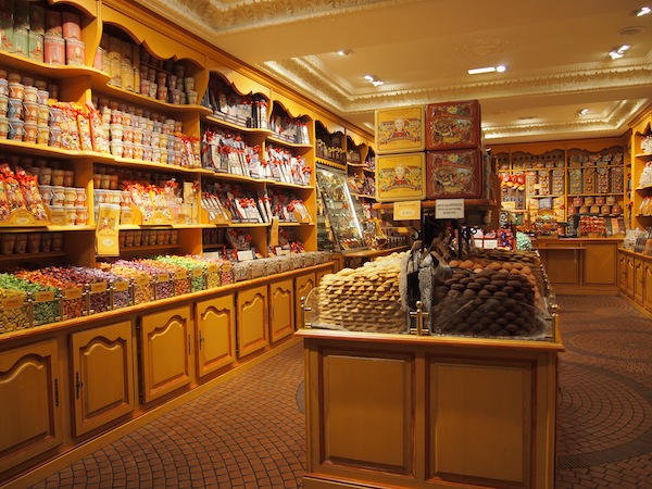Ein Laden voller Schokolade & Süßigkeiten! Oh dear :)