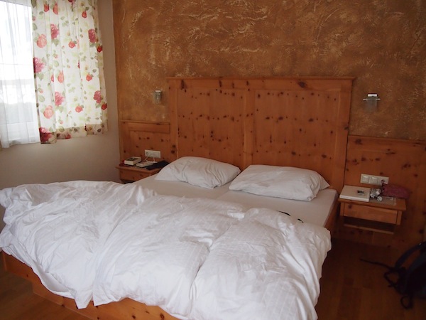 Gut schlafen: Laut unserem Gastgeber am Stögerhof (Urlaub am - modernen! - Bauernhof macht Spaß) verlangsamt das Zirbenholz in unseren Stuben unseren Herzschlag jede Minute um 10 Schläge ... erwiesener Verjüngungseffekt inklusive! Sprechen wir einfach in 10 Jahren weiter ... ? Gut schlafen: Laut unserem Gastgeber am Stögerhof (Urlaub am - modernen! - Bauernhof macht Spaß) verlangsamt das Zirbenholz in unseren Stuben unseren Herzschlag jede Minute um 10 Schläge ... erwiesener Verjüngungseffekt inklusive! Sprechen wir einfach in 10 Jahren weiter ... ?