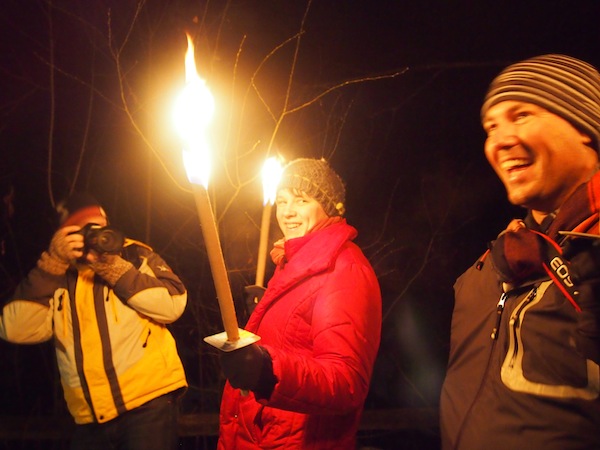 Fackelwanderungen lohnen und sind eine Bereicherung für jeden Trip unter Freunden. Fackelwanderungen lohnen und sind eine Bereicherung für jeden Trip unter Freunden.