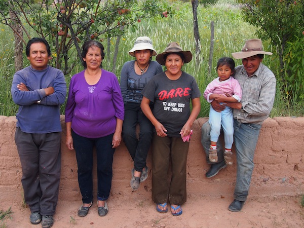 Bei dieser liebenswerten Familie bin ich für ein paar Tage Gast und erlebe die Gemeinschaft in Ocumazo.