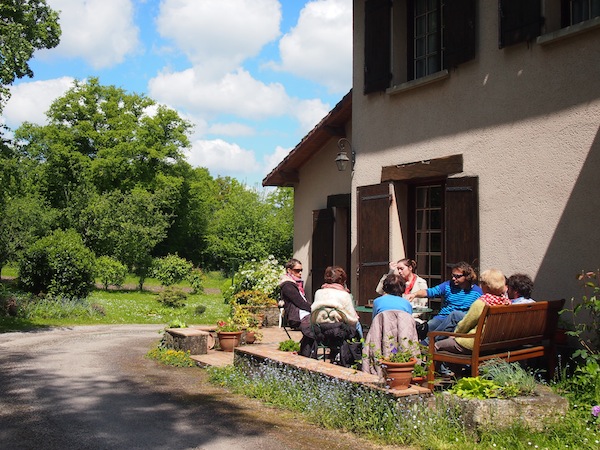Das Haus der Familie am Stadtrand von Limoges: Einfach wunderschön an diesem sonnigen Frühlingstag im Mai!