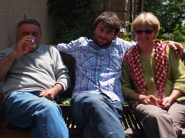 Meet a real French family over drinks & hugs!