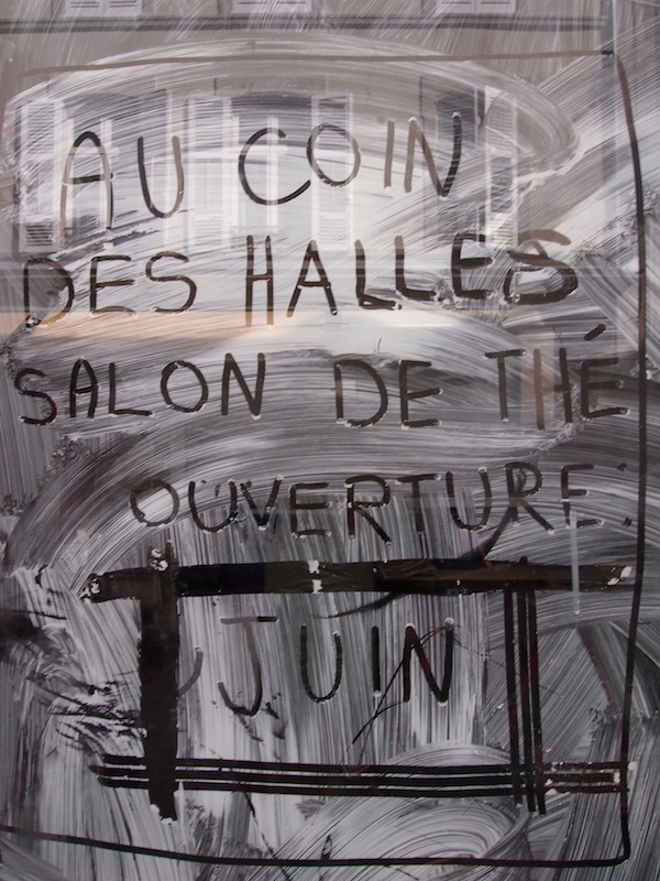 Zurück in der Stadt Limoges begrüßen wir Claire Chadelaud, Anne-Laure’s Freundin, bei den letzten Vorbereitungen zur Eröffnung ihres Cafés „Au Coin des Halles“. Schaut beim nächsten Mal vorbei: „An der Ecke der Markthalle“!