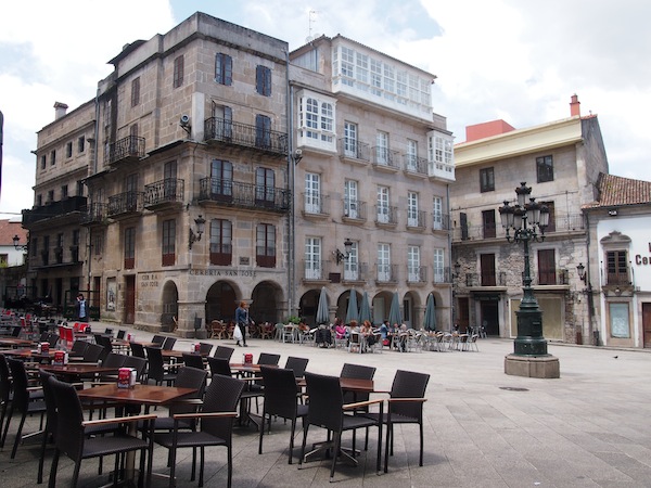 Vigo bietet zahlreiche lauschige Plazas wie hier mitten in der Altstadt, el Casco Bello.