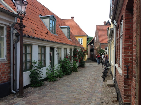 Angekommen in der Stadt Ribe, entdecken wir den Zauber einer wunderhübschen dänischen Kleinstadt.