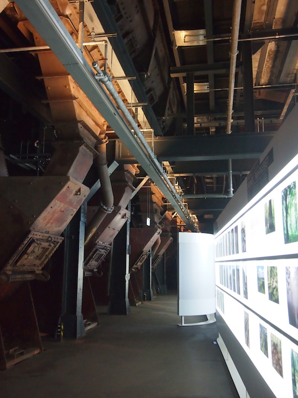 In der größten Anlage des Geländes, nahe des Schacht XII zum Abbau der Steinkohle in der Erde, befindet sich heute ein modernes Multimedia-Museum welches Aufschluss über die damaligen Lebens- und Arbeitsbedingungen gibt.