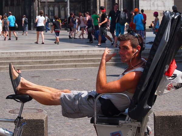 Chill out in Köln: Wem das Pflaster hier zu heiß wird, kann sich gerne auch chauffieren lassen!
