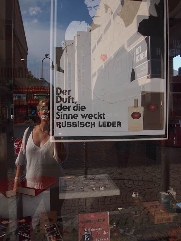 Vor dem Duftmuseum Farina beweisen wir, nur drei Straßen vom Kölner Dom entfernt, den "richtigen Riecher" auf den Spuren des berühmten Eau de Cologne.
