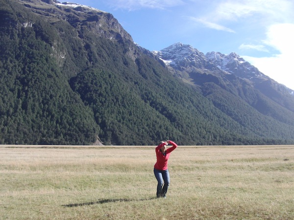 One of my most favourite landscapes of all times: The 120 km drive from Te Anau to Milford Sound, passing the so-called Eglinton valley named after a Scottish explorer. Taking this weird posture, I am actually trying to jump there ...