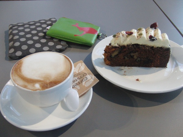 Another element of "Kiwi pride" has become their absolutely fantastic coffee & carrot cake combination all over the country. GO for it, folks :)