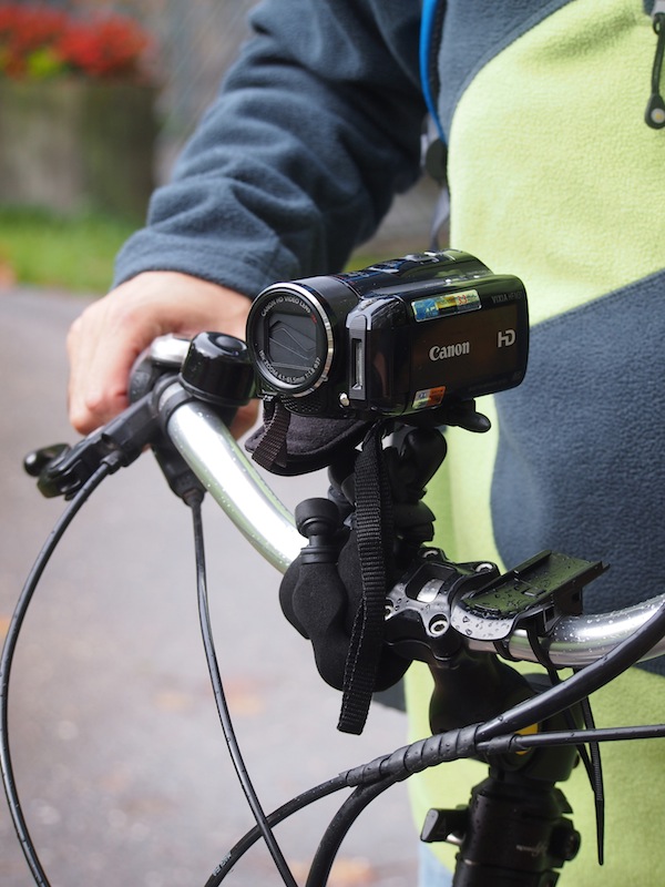 Unterwegs mit E-Bikes: Das richtige Equipment für Foto- bzw. Film-Liebhaber ist schnell montiert.