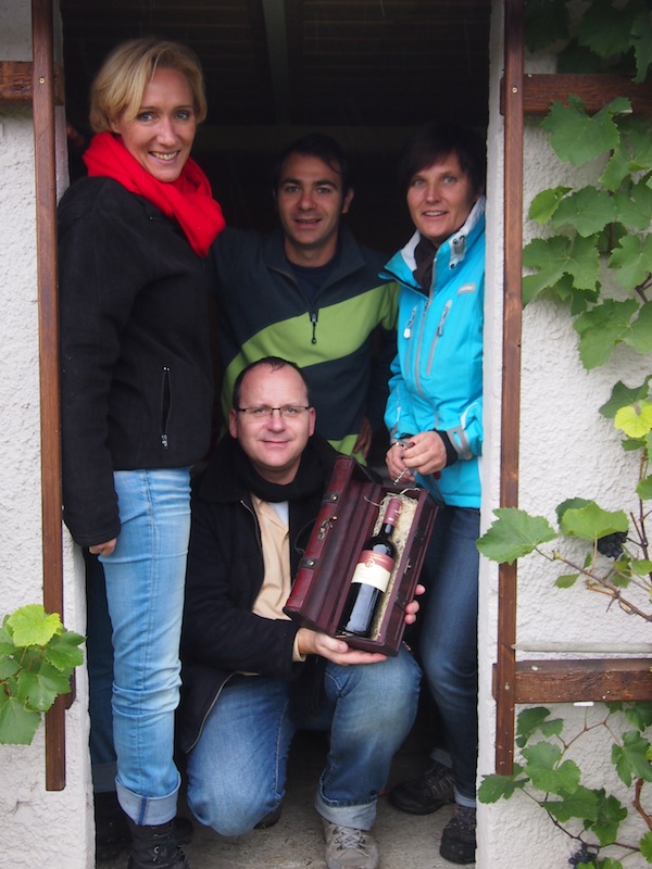 So sehen echte Sieger aus: Wir haben ihn gefunden, unseren Schatz - einen typischen Trollinger-Wein aus dem #WeinSüden Baden-Württembergs.