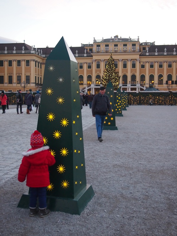 Schönbrunn bietet im Sinne eines klassischen Weihnachtsmarktes einfach die schönste Kulisse.