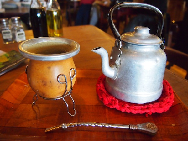 Auch mein Mate-Tee-Ritual hat mich während der gesamten Südamerika-Reisen stets begleitet; der Tee spendet Kraft und lädt ein zum Innehalten.