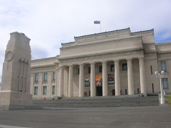 Das Auckland Museum lohnt den Spaziergang: Hier erfahren Erstbesucher wie ich alles Wissenswerte rund um Kultur, Geschichte und Natur des Landes.