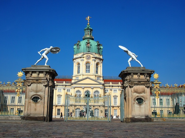 In unmittelbarer Geh- und Sichtweite zum Restaurant erhebt sich das bezaubernde Schloss Charlottenburg.