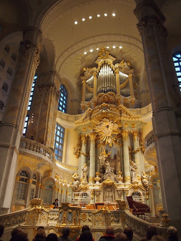 Kulturgenuss pur: Dresden's berühmte Frauenkirche, welche 2005 nach Original-Bauplänen und ihrer Zerstörung während des Zweiten Weltkrieges wieder errichtet und eröffnet wurde.