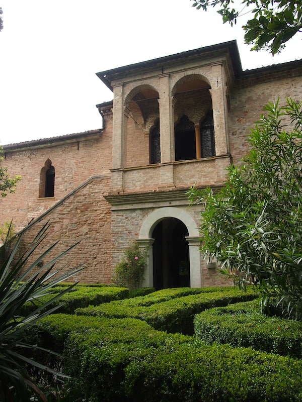 Hier fand der berühmte Dichter Francesco Petrarca seine letzte Heimat- und Ruhestätte vor über 700 Jahren, das Haus ist noch original erhalten ...