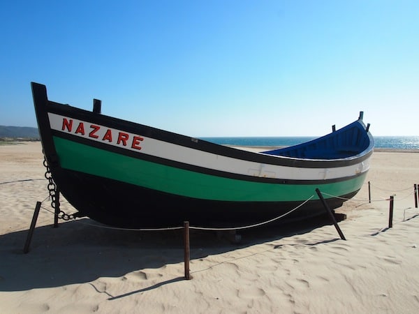 Der kleine Küstenort Nazaré im Westen Portugals weckt Reiseträume ...