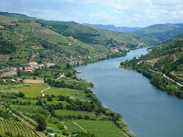 ... erlebe ich wenig später auch landschaftlich: Blick hinein in das schöne Douro-Tal.
