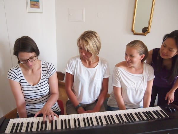 Klavier-Improvisations-Workshop im Hotel Erzherzog Johann: Was für ein Fest der Begegnungen (toller Klänge und Hände am Klavier!).