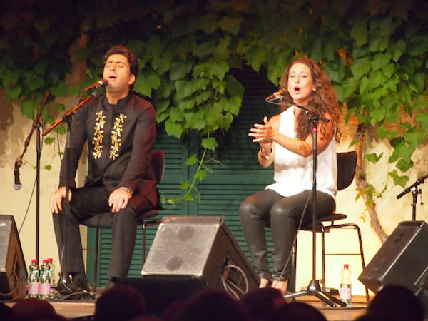 Den Auftakt an diesem Abend bildet das stimmgewaltige Duo "Quasida", Flamenco-Sängerin & iranischer Sänger in einer Liaison an Melodien wie ich sie noch nie zuvor gehört habe. Eindrucksvoll!