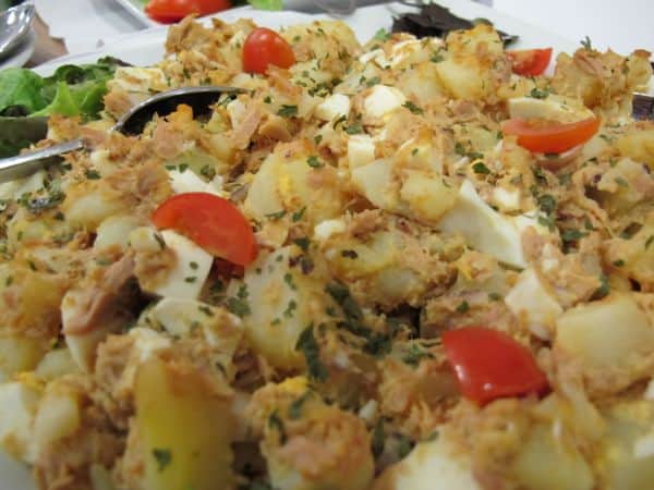 Thunfisch – Kartoffel Salat mit Ei. Yummie! Einfache aber exzellente Küche!