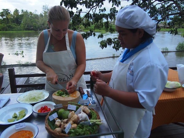 While in Bangkok, I also took part in this small cookery class with the local chef at Sampran Riverside Resort, preparing a typical soup & papaya salad.