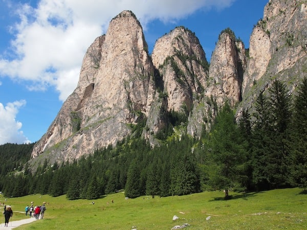 Angekommen im Val Gardena, lassen wir die Magie der UNESCO Weltnaturerbe-Landschaft der Südtiroler Dolomiten auf uns wirken ...