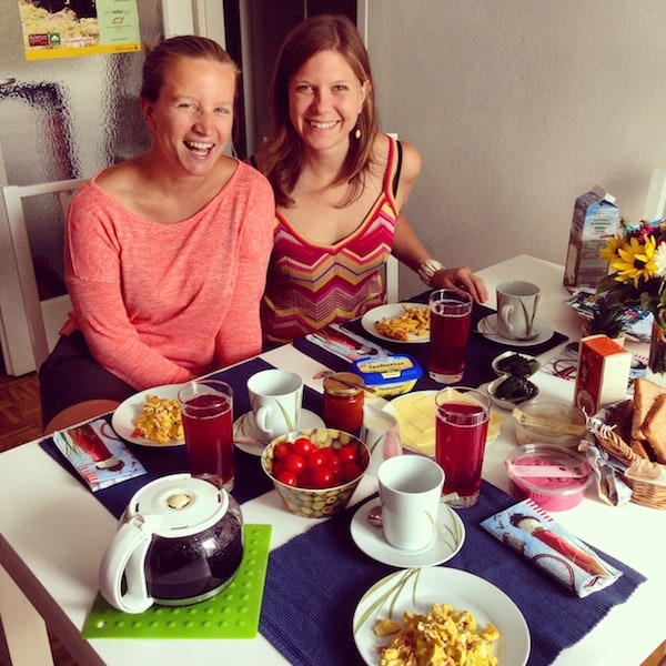 Los geht's unter (Reise)Bloggern: Gemeinsames Frühstück zum "Warm-up" vor dem Stadtspaziergang durch Krems!
