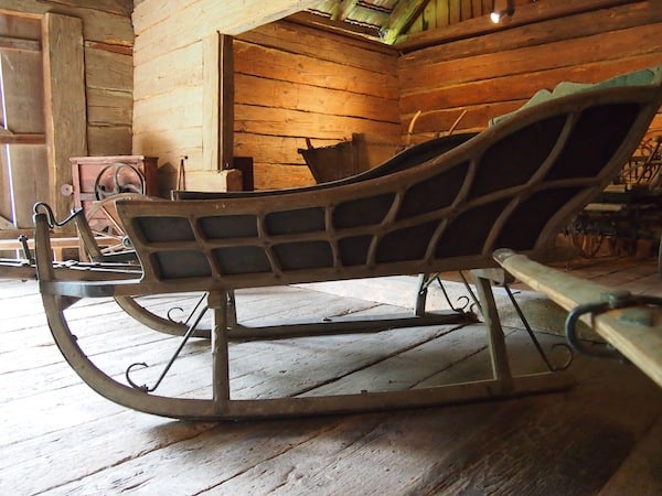 Or this old sleigh: Imagine a ride through the snow-covered landscape during winter time ... ?