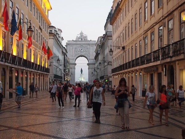Wir beginnen unsere Entdeckung Lissabons an einem lauen Spätsommerabend im Oktober ...