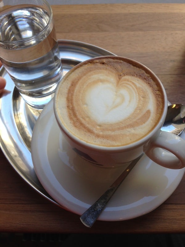 "Des passt scho'!" - Gemütliche Kaffeehauskultur aus Wien beim Freundinnen-Treff vor der Weltreise: Auf viel guten Kaffee wie diesen freue ich mich jetzt schon - weltweit!
