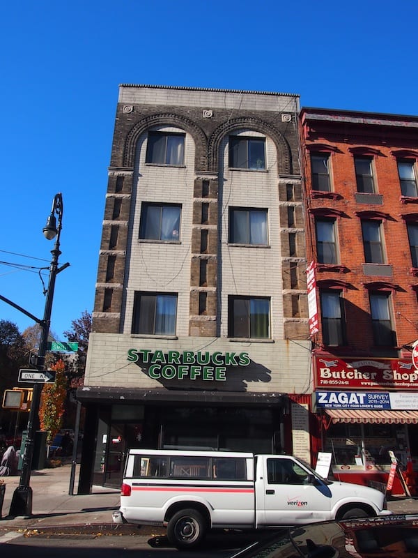 A sure sign that this part of Brooklyn is trendy indeed is the fact that “even Starbucks has moved here. That is a sign we would not have seen here even 10 years ago”, Joe points out to us on Smith Street.