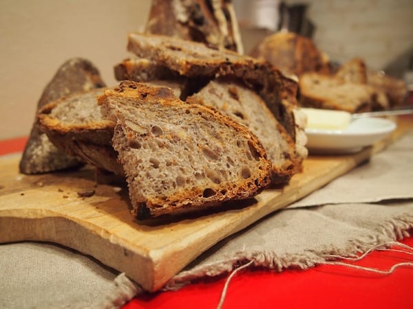 … that has us dig right into their juicy, flavoursome rye whole meal bread served to us with sea salt butter.