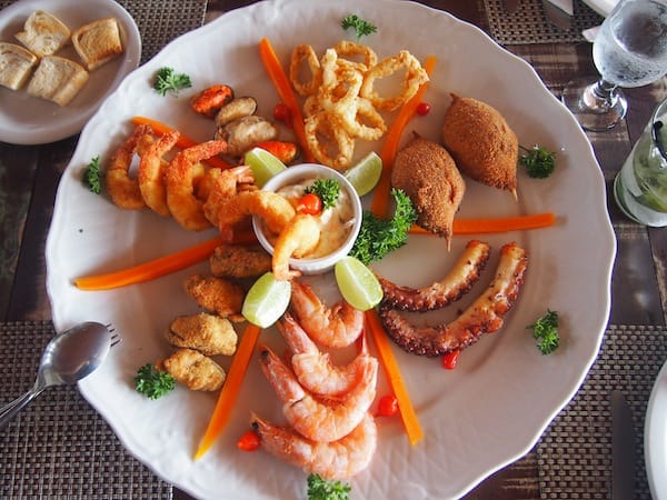 … and just as much, this wonderful seafood platter put together especially for us on this typical tasting visit!