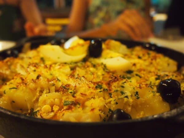 ... dig in is what this Bacalhao family meal beckons: Serving sizes are certainly generous around here!
