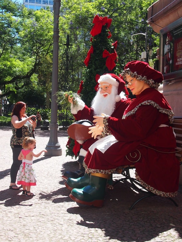 But: Christmas like this on the main square of Porto Alegre? … It does not really add up for me.