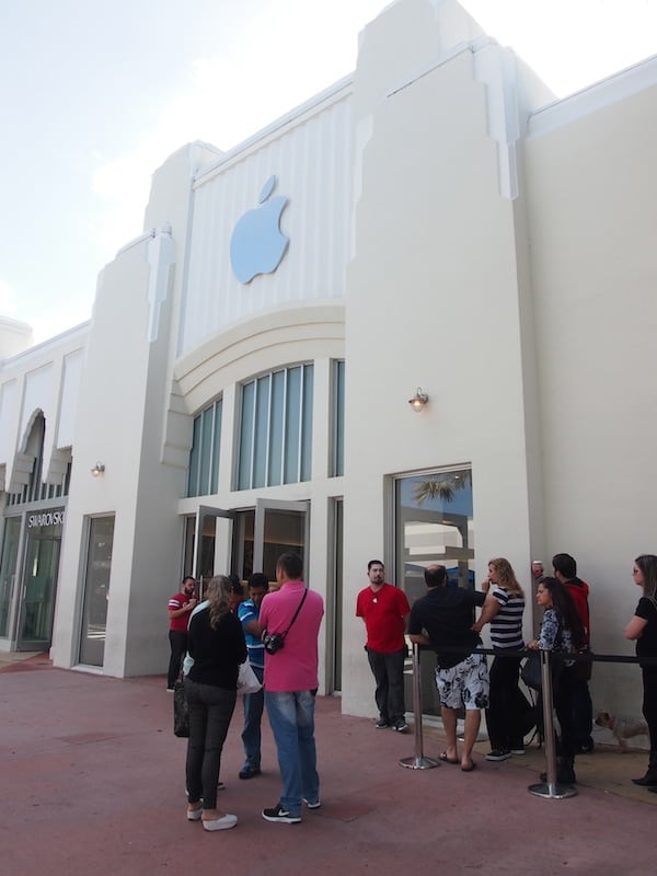 ... two, a "capitalist community church" - Apple Megastore on a Monday Morning in South Beach Miami!
