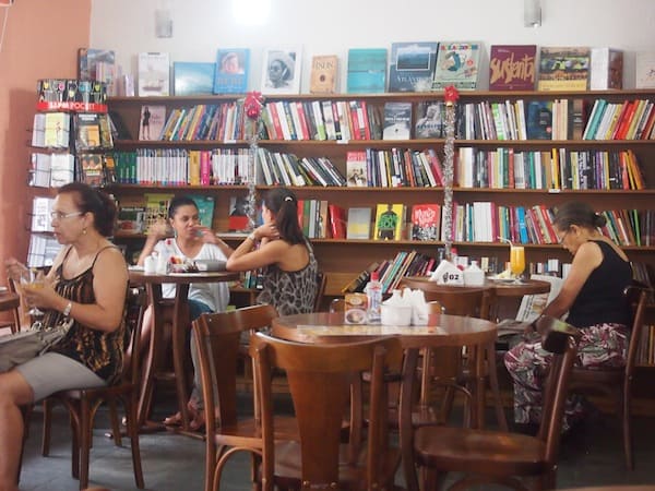 ... und diese Café-Bibliothek im Zentrum der Stadt die wohl gemütlichste Kaffeehausatmosphäre, die mir hier in der „neuen Welt“ bislang untergekommen ist!