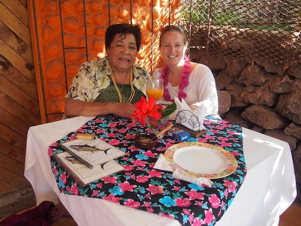 My plate is empty quickly, as much as my heart fills with warmth: Happy to be making my first friend with this lovely local lady here in Rapa Nui!