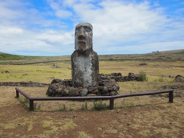 ... insgesamt wurden knapp 1.000 Moai in rund 500 Jahren Blütezeit geschaffen !! Dieser hier, „El Viajerito“, ist im Rahmen einer Ausstellung gar bis Japan (und retour!) gereist.