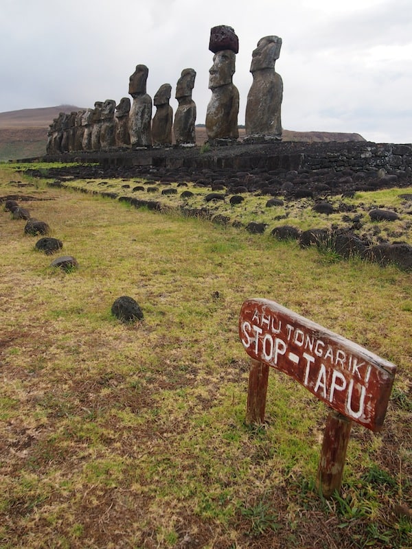 Viele der hier stehenden Moai gebieten Ehrfurcht & Respekt, sind sie der indigenen Bevölkerung doch heilige Stätten mit dem Sinnbild ihrer Vorfahren und Stammesältesten.