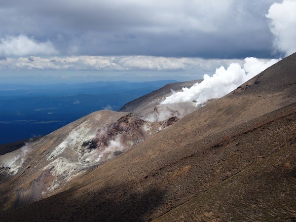 Not only the people are alive here: So is Mount Tongariro, emitting volcanic gases as we speak – sign of another nearing eruption? 