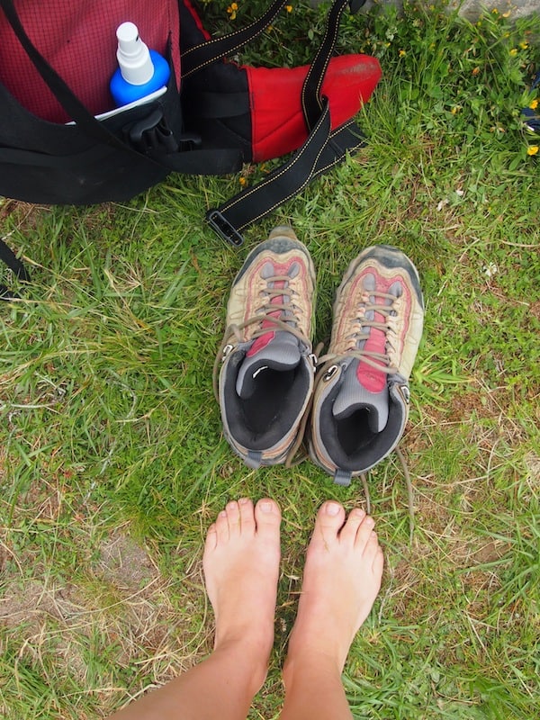 Off we go: The famous "Before"-Picture, complete with innocent-looking hiking boots and blister-free, happy feet! :D