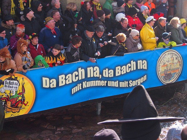 ... craziest carnival event so far: "Da Bach na, da Bach na ..."