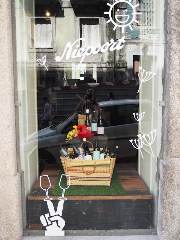 Even the local shop windows are infused with the spirit (and creativity!) of the local wine & food scene here in Porto!