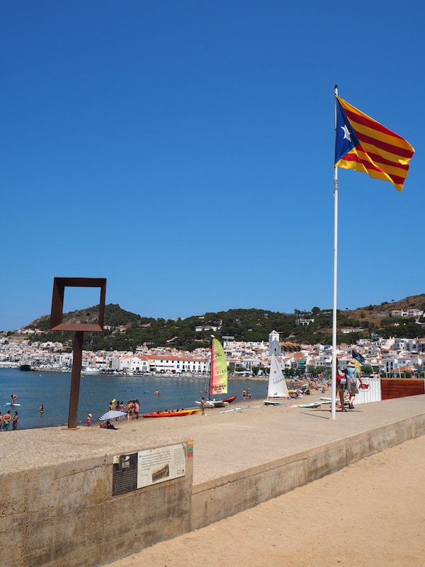 Beachtime in Llançà, Port de la Selva: Catalonia is the country with most local Catalonian flags raised the world over- even ahead of the United States, we believe. Patriotism is everything & everywhere !!