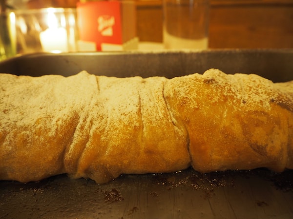 … sowie auch der von uns selbst gebackene Apfelstrudel: Nicht nur die Amis lieben es!
